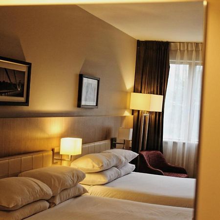 Lancaster Hotel Ъксбридж Екстериор снимка