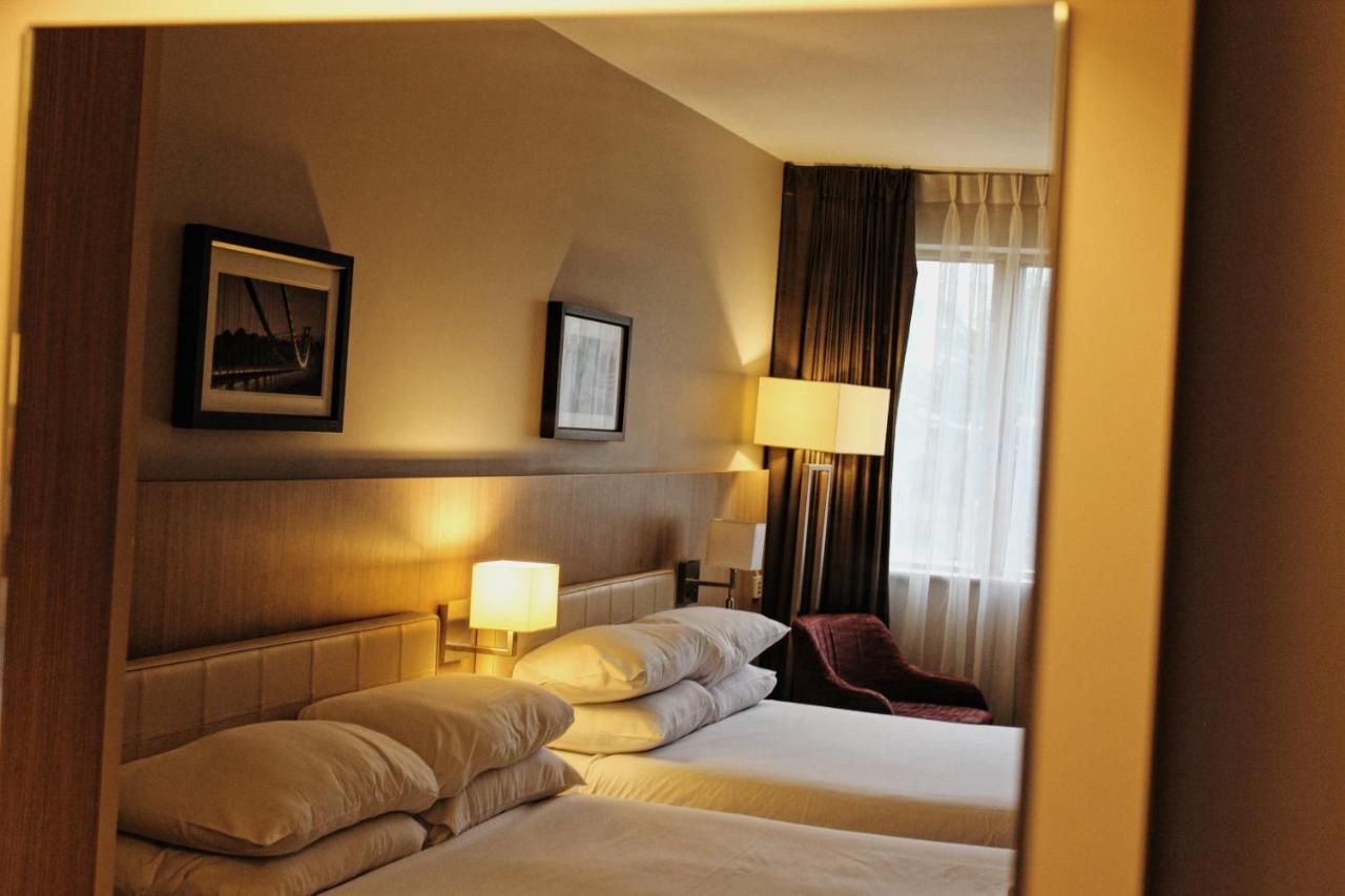 Lancaster Hotel Ъксбридж Екстериор снимка
