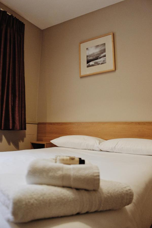 Lancaster Hotel Ъксбридж Екстериор снимка